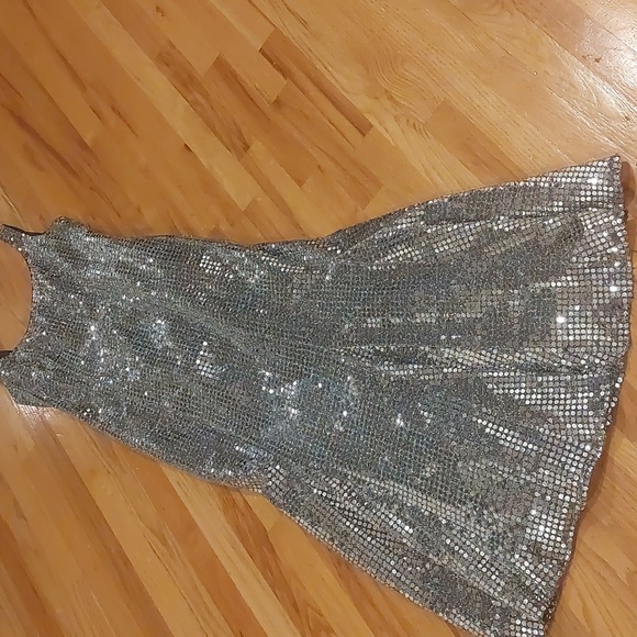 Nouveau Vintage Evening Collection Silver Sequin Disco Gown - Picture 4 of 16